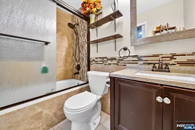 502 Livingston Court N502 #N502, Edgewater, NJ 07020 - Photo 15