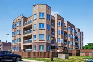 502 Livingston Ct N502, Edgewater, NJ 07020 - Photo 1