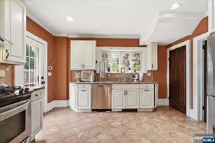 187 Kings Ct, Teaneck Township, NJ 07666 - Photo 15