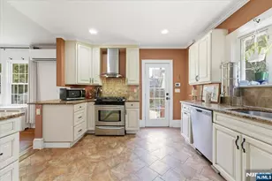 187 Kings Ct, Teaneck Township, NJ 07666 - Photo 13