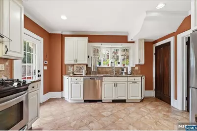 187 Kings Court, Teaneck Township, NJ 07666 - Photo 29