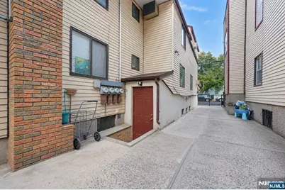 83 Pacific Street, Newark, NJ 07105 - Photo 23