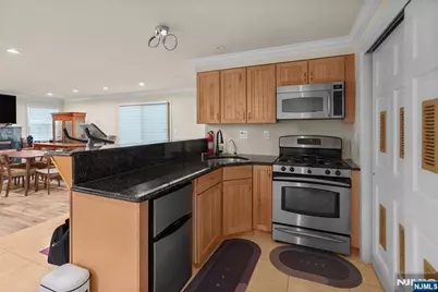 318 Briarcliff Lane, Paramus, NJ 07652 - Photo 23