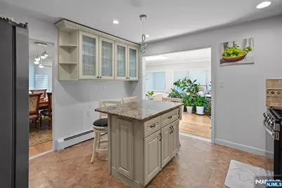 318 Briarcliff Lane, Paramus, NJ 07652 - Photo 17