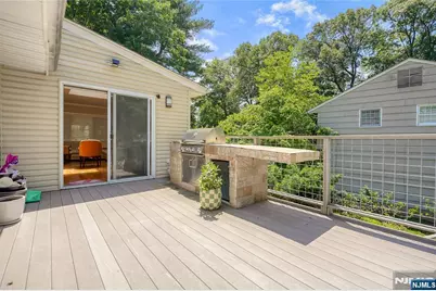 318 Briarcliff Lane, Paramus, NJ 07652 - Photo 27
