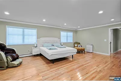318 Briarcliff Lane, Paramus, NJ 07652 - Photo 13