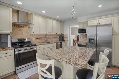318 Briarcliff Lane, Paramus, NJ 07652 - Photo 19