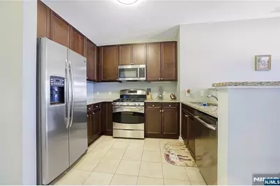 4422 Riverview Avenue 422 #422, Englewood, NJ 07631 - Photo 7