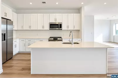 2 Executive Drive 902 #902, Fort Lee, NJ 07024 - Photo 9
