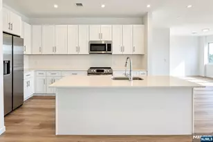 2 Executive Dr 902, Fort Lee, NJ 07024 - Photo 9