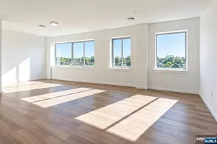2 Executive Dr 902, Fort Lee, NJ 07024 - Photo 7