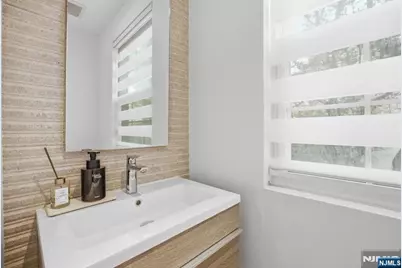 130 Surrey Lane, Tenafly, NJ 07670 - Photo 11