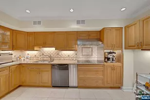 2 Eliot Ct, Teaneck Township, NJ 07666 - Photo 7