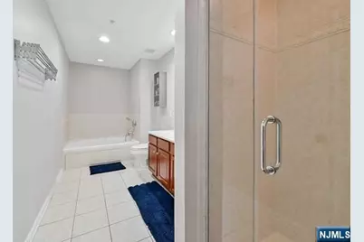 172 Price Court 172 #172, West New York, NJ 07093 - Photo 17