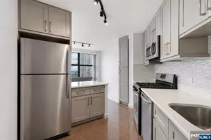 7000 E Blvd E 26E, Guttenberg, NJ 07093 - Photo 7