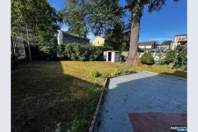 9 Halcyon, Bloomfield, NJ 07003 - Photo 1