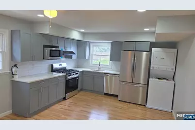 150 Jay Avenue, Lyndhurst Township, NJ 07071 - Photo 5