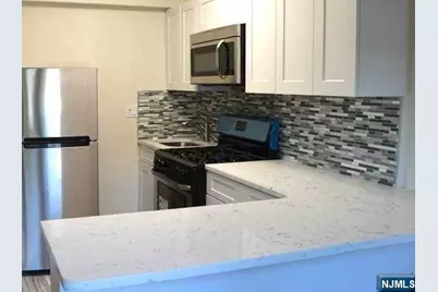 2200 Center Avenue A7 #A7, Fort Lee, NJ 07024 - Photo 3