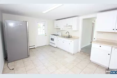 181 Midland Avenue, Paramus, NJ 07652 - Photo 7