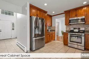 758 Manchester Way, Paramus, NJ 07652 - Photo 9