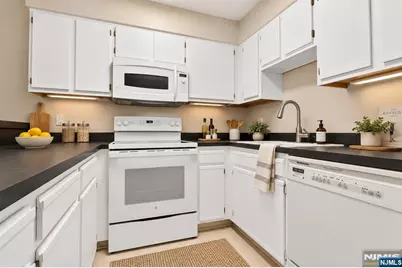 19 Plauderville Avenue 208 #208, Garfield, NJ 07026 - Photo 5