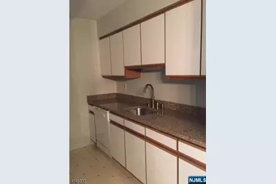 651 Riverside B13 #B13, Lyndhurst Township, NJ 07071 - Photo 7