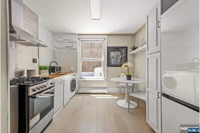 321 1/2 Pavonia Avenue, Jersey City, NJ 07302 - Photo 9