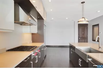 9 Somerset Lane 209 #209, Edgewater, NJ 07020 - Photo 5