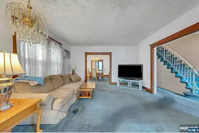527 Brandon Place, Cliffside Park, NJ 07010 - Photo 9