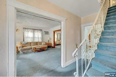 527 Brandon Place, Cliffside Park, NJ 07010 - Photo 15