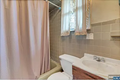 527 Brandon Place, Cliffside Park, NJ 07010 - Photo 21