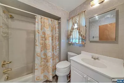 527 Brandon Place, Cliffside Park, NJ 07010 - Photo 25