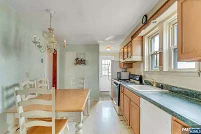 527 Brandon Place, Cliffside Park, NJ 07010 - Photo 23
