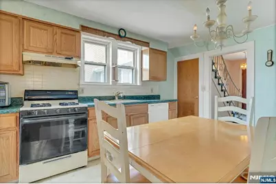 527 Brandon Place, Cliffside Park, NJ 07010 - Photo 19