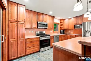 9 Melrose Ave, West Milford, NJ 07421 - Photo 11