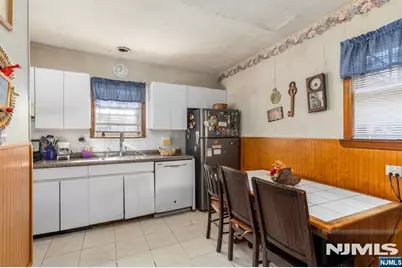 544 Highridge Avenue, Cliffside Park, NJ 07010 - Photo 9