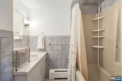 829 Roosevelt Avenue, Secaucus, NJ 07094 - Photo 9