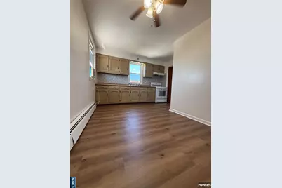 177 Phillips Avenue 2 #2, South Hackensack Township, NJ 07606 - Photo 3