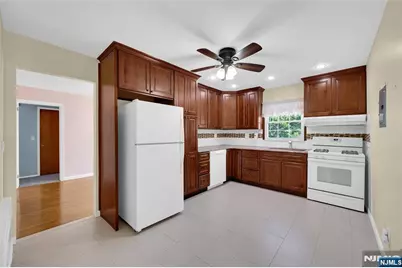 11 Burdette Place, Fairview, NJ 07022 - Photo 5