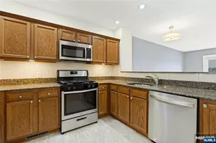 351 The Promenade 351, Edgewater, NJ 07020 - Photo 11