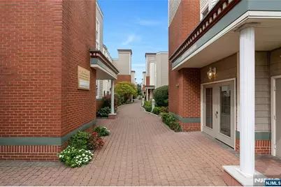 351 The Promenade 351 #351, Edgewater, NJ 07020 - Photo 3