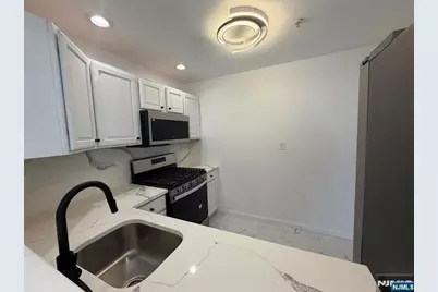 131 Clinton Place 214 #214, Hackensack, NJ 07601 - Photo 5