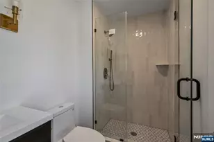 77 Sunset Ct, Mahwah, NJ 07430 - Photo 11