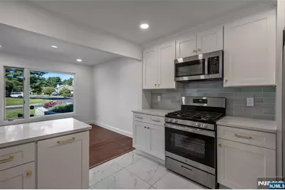 77 Sunset Court, Mahwah, NJ 07430 - Photo 3