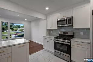77 Sunset Ct, Mahwah, NJ 07430 - Photo 3