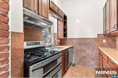 54-60 McWhorter 106 #106, Newark, NJ 07105 - Photo 3