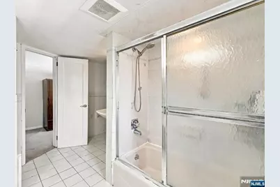 267 Lawrence Avenue, Hasbrouck Heights, NJ 07604 - Photo 11