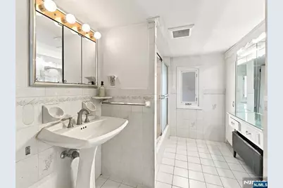 267 Lawrence Avenue, Hasbrouck Heights, NJ 07604 - Photo 9