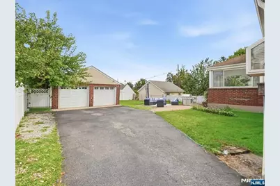 267 Lawrence Avenue, Hasbrouck Heights, NJ 07604 - Photo 47