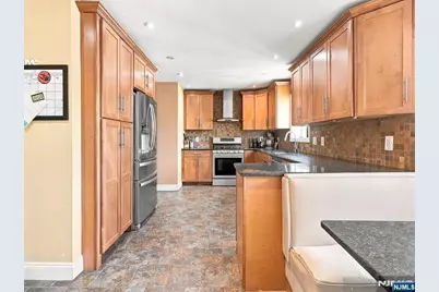 267 Lawrence Avenue, Hasbrouck Heights, NJ 07604 - Photo 21